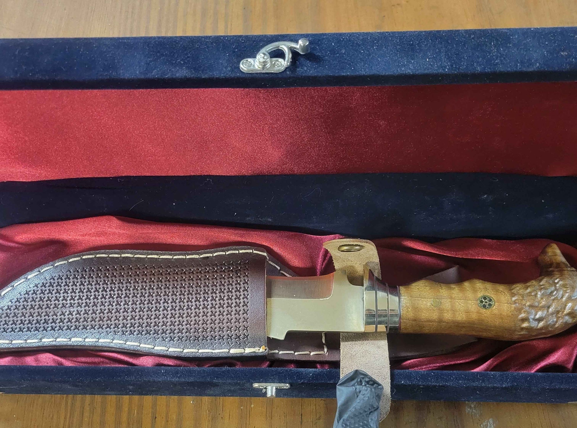 24K Gold Plated Hunting Knife W/ Leather Sheath & Velvet Display Case