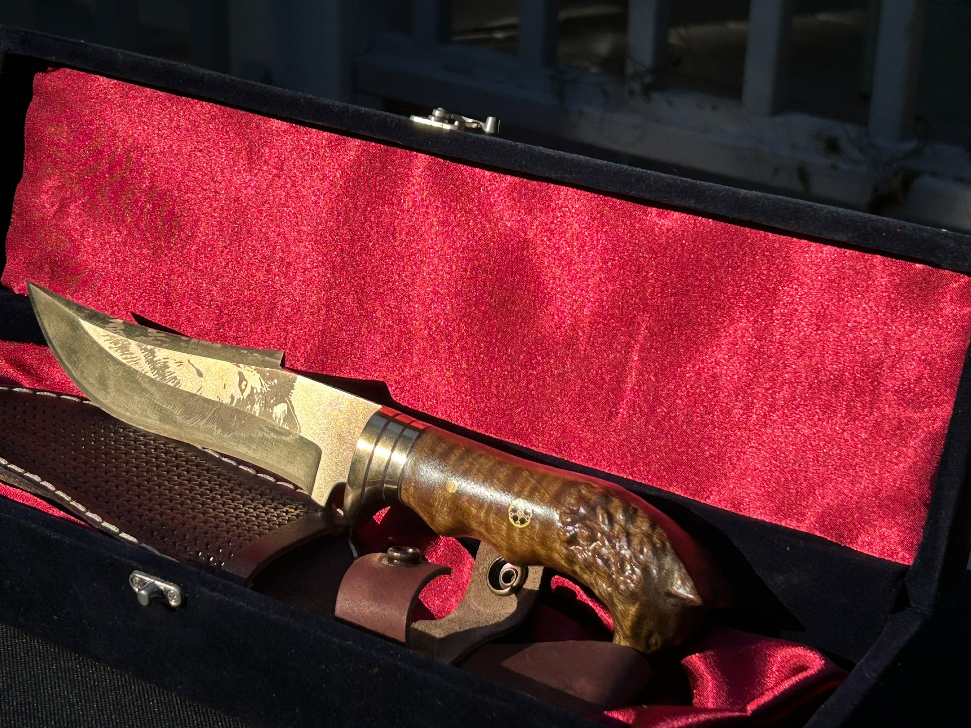 24K Gold Plated "The Alpha" Hunting Knife W/ Fine Leather Sheath & Velvet Display Case - Invictus Supply Co.