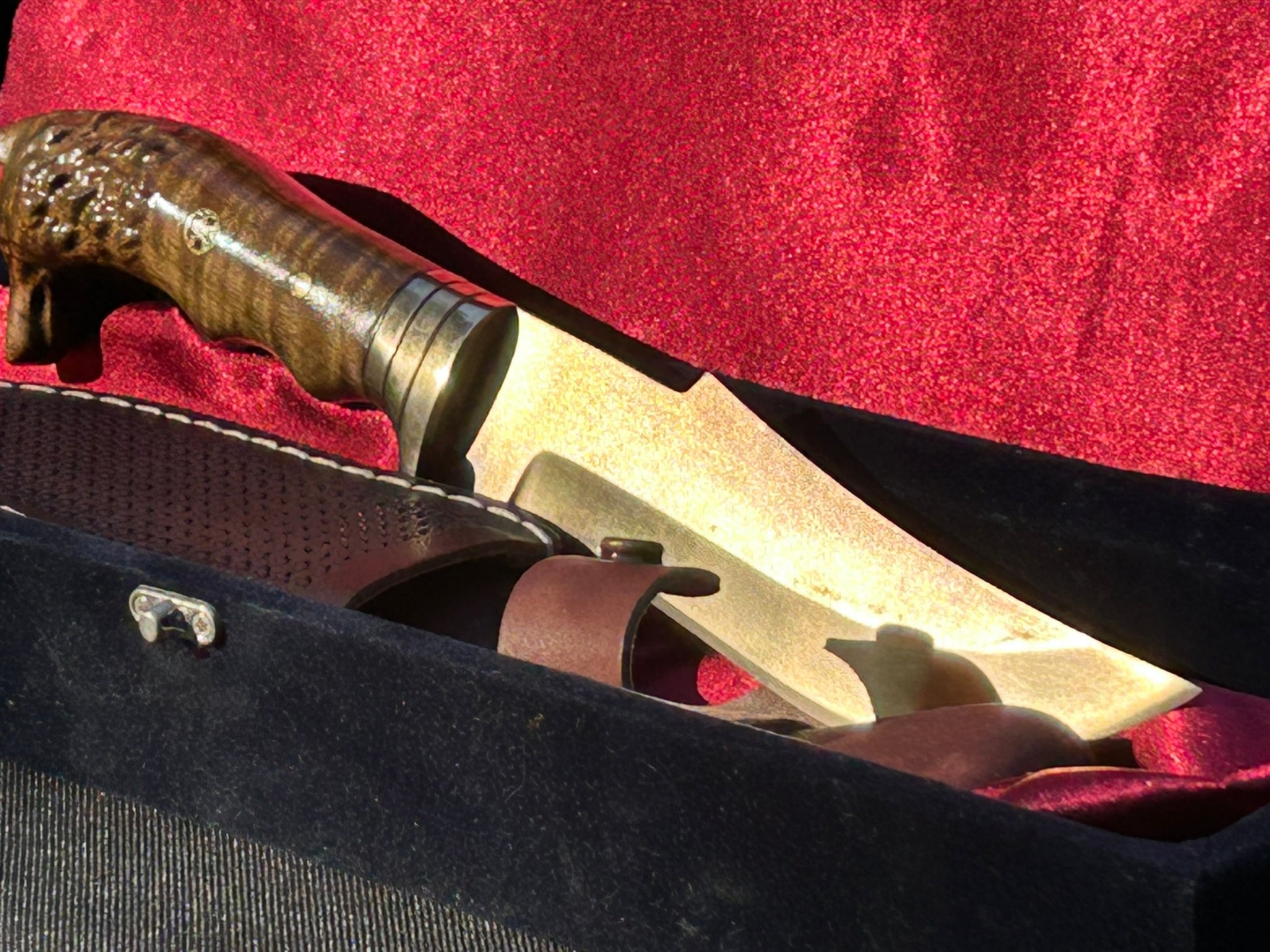 24K Gold Plated "The Alpha" Hunting Knife W/ Fine Leather Sheath & Velvet Display Case - Invictus Supply Co.